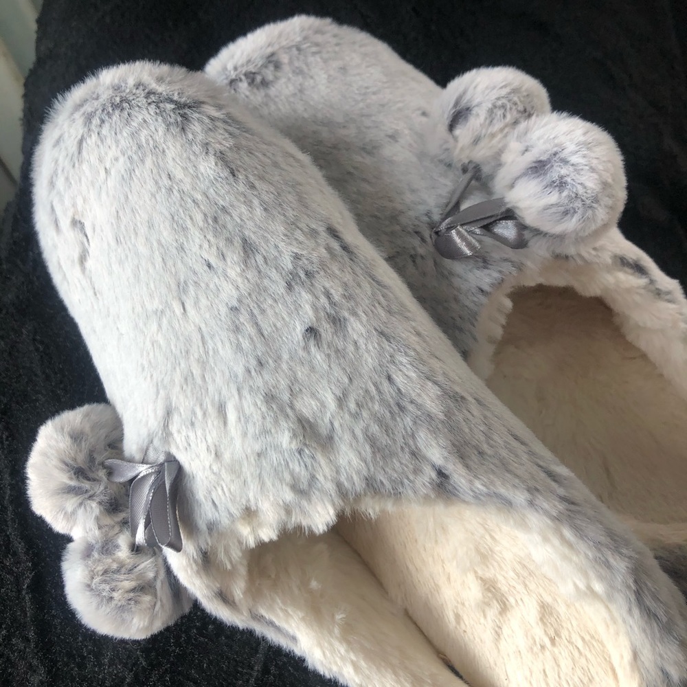 Slippers - Picture 2 of 4